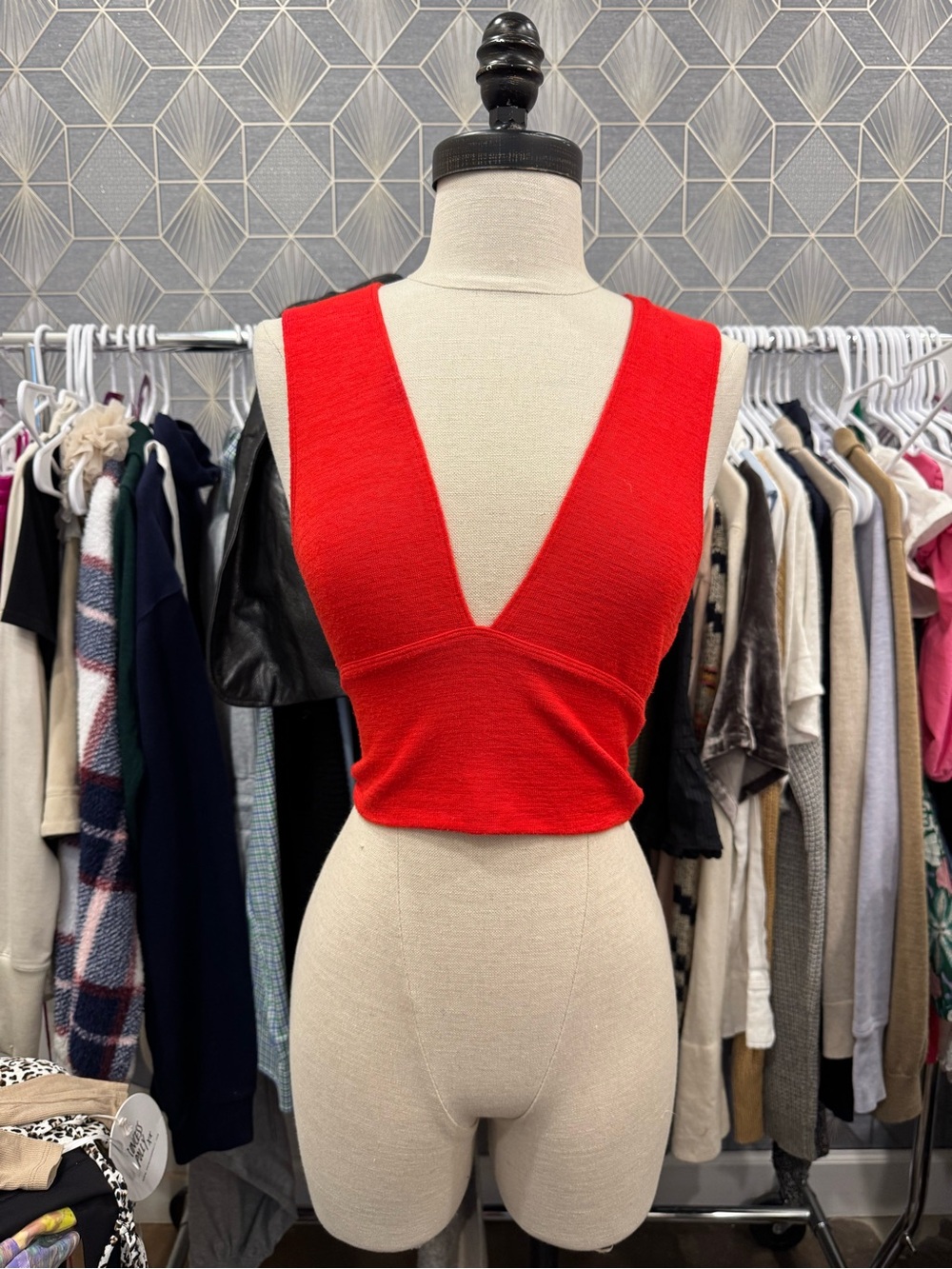Wilfred Red Sleeveless Fitted Crop Tank Top